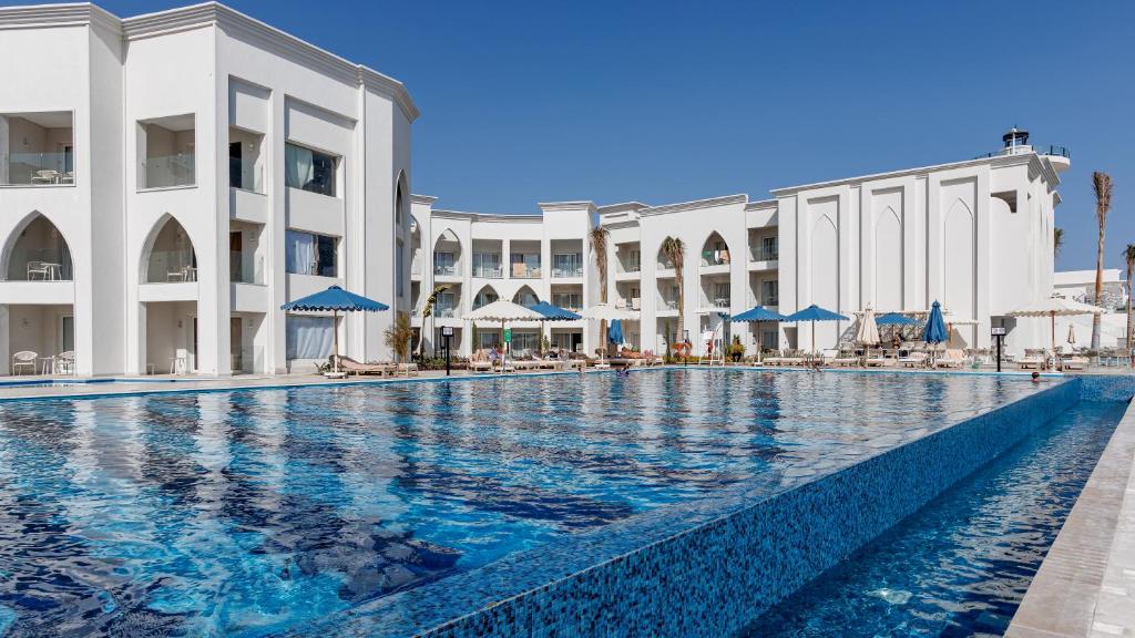 Sunrise Remal Beach Resort